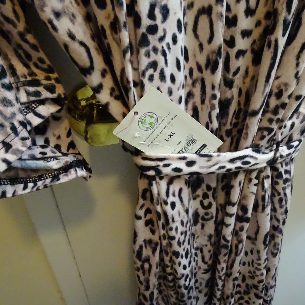 Secret Treasure Leopard Robe L-XL NWOT - Picture 6 of 6